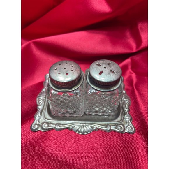 Silver Plated Place Setting Glass Salt & Pepper Shakers on a Platter Vintage Hon - Picture 1 of 5